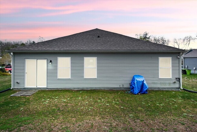 Building Photo - For Rent: Modern 4-Bedroom Home with Priva...