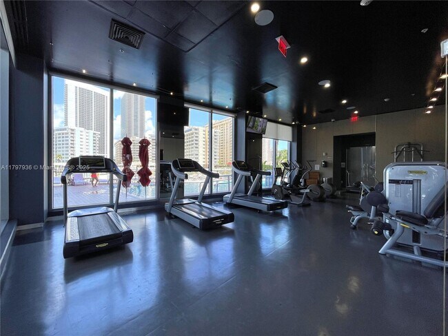 Building Photo - 2600 E Hallandale Beach Blvd