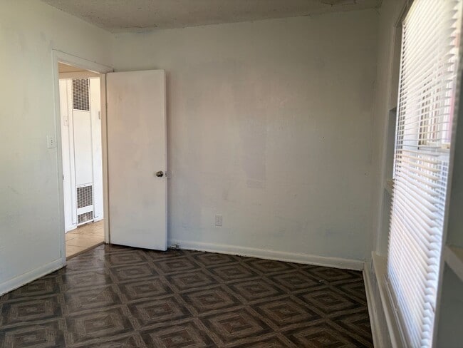 Building Photo - 3111 Amherst St