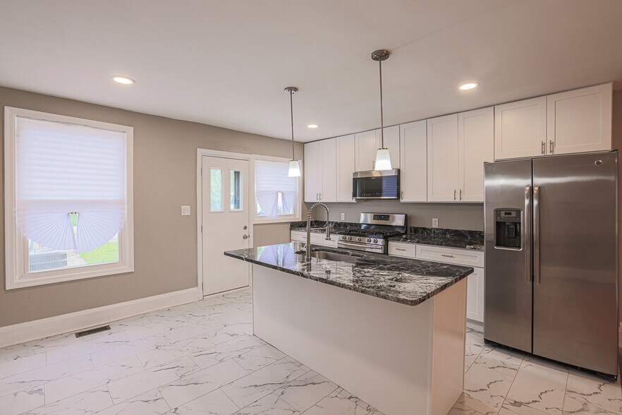 Building Photo - 130 Reedbird Ave