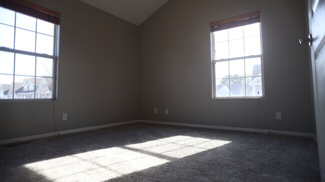 Building Photo - AVAILABLE NOW!