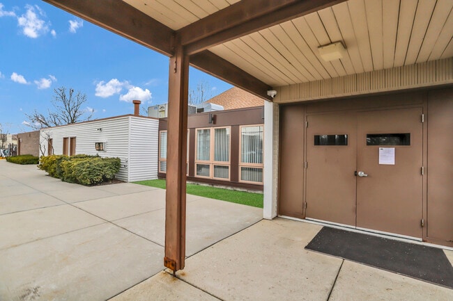 Building Photo - 1475 Rebecca Dr