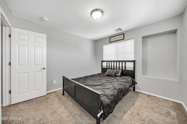 Building Photo - 15385 W Cottonwood Cir