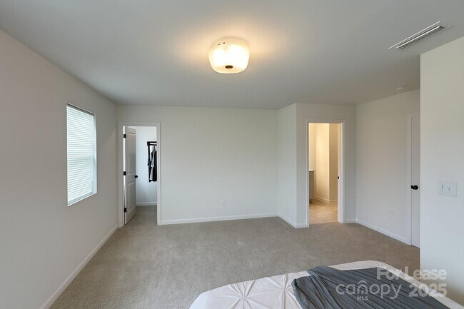 Building Photo - 11912 Basking Dr