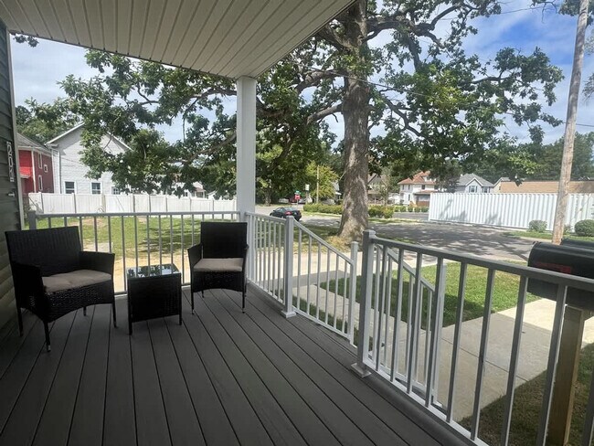 Building Photo - 1249 Kinsmoor Ave