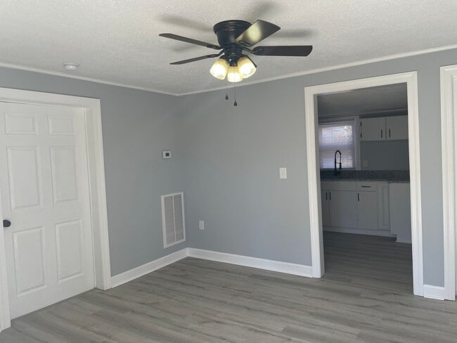 Building Photo - 2 Bed, 2 Bath newly renovated home located in Thomasville!