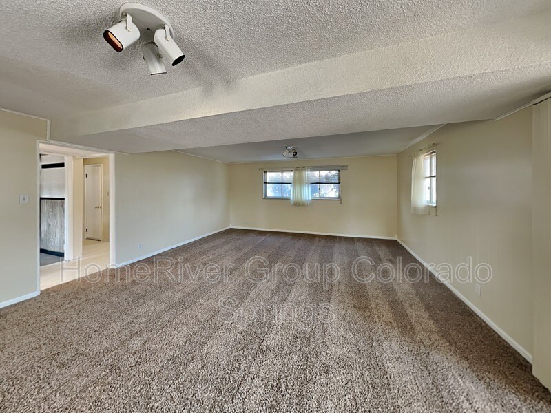 Building Photo - 1051 Hathaway Dr