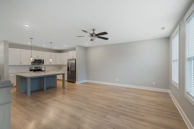 Building Photo - Stunning Modern Townhouse in the Heart of ...