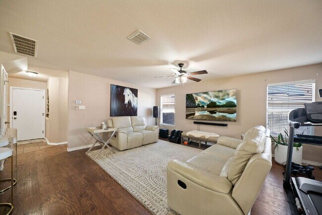 Building Photo - 15206 Redbird Mnr