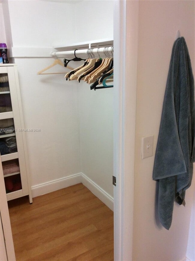 Building Photo - 1345 Lincoln Rd