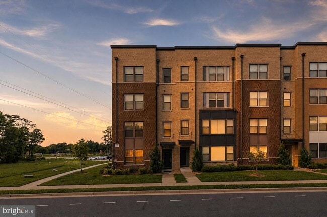 Building Photo - 238 Van Buren St