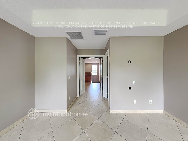Building Photo - 9761 Oak Crest Rd