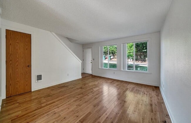 Building Photo - 5147 NE Killingsworth St