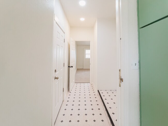 Building Photo - 2509 39th St