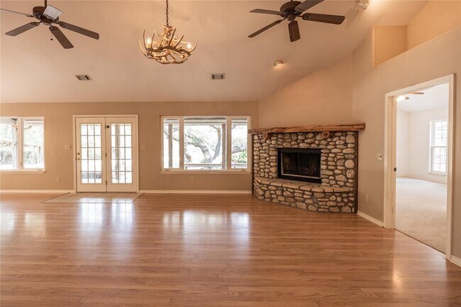 Building Photo - 105 Ridge Oak Dr