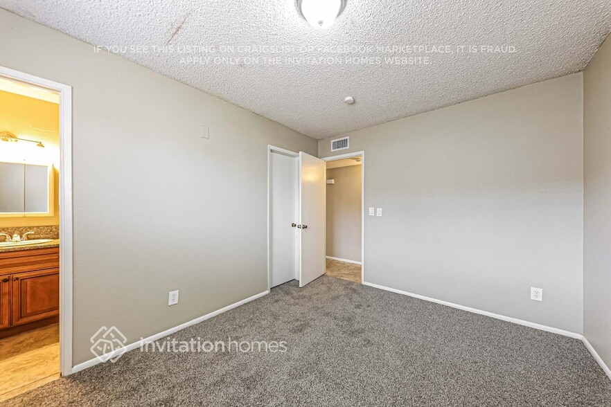 Building Photo - 4424 W Caron St