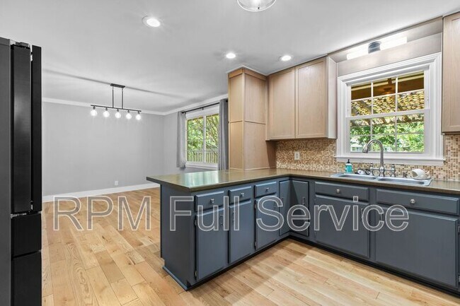 Building Photo - 8057 Arbor Dr