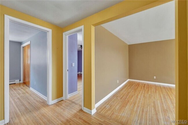 Building Photo - 626 Kenmore Ave