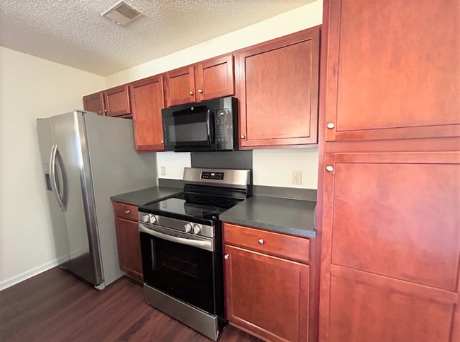 Building Photo - 109 Kensel Ct