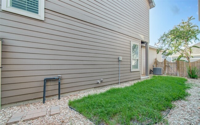 Building Photo - 18150 Moonlit River Dr