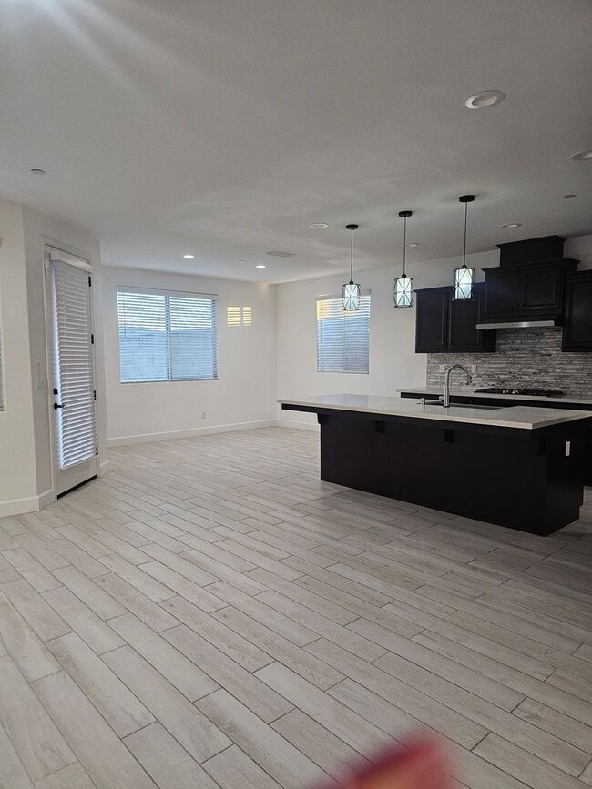 Building Photo - Beautiful Home in Gated Community