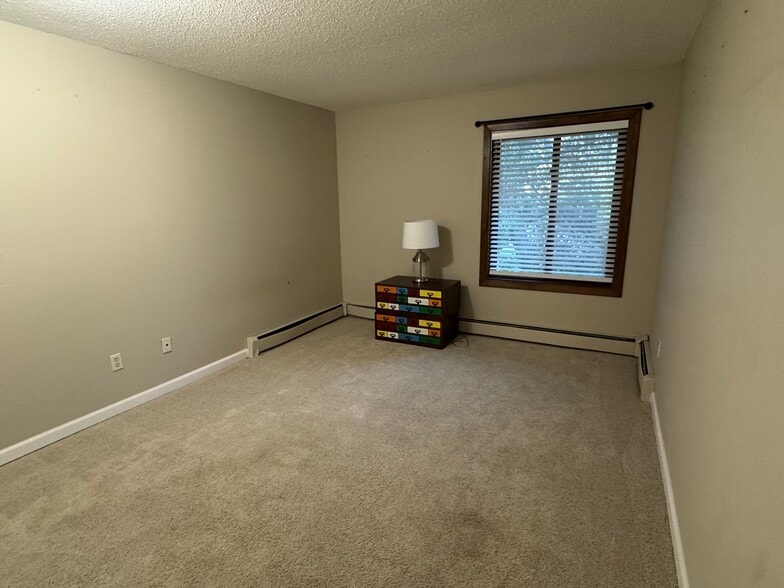 2nd bedroom - 7500 Cahill Rd