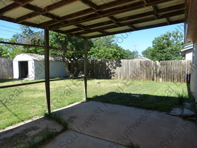 Building Photo - Charming 3 bedroom home