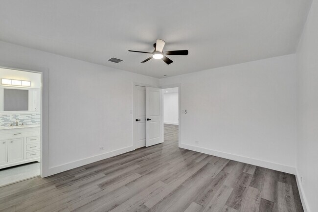 Building Photo - 1738 NE 52nd St