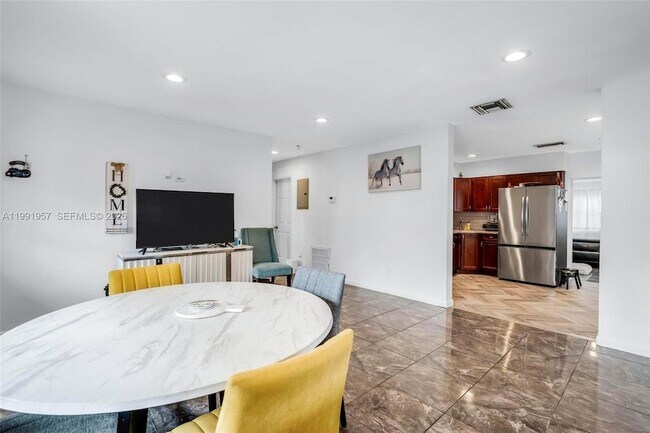 Building Photo - 7211 NW 76th St