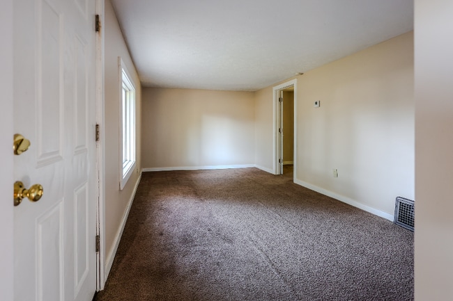 Building Photo - 6198 Hillford Ave NE