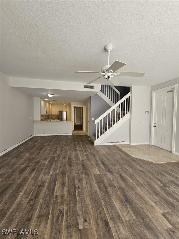 Building Photo - 28279 Jeneva Way
