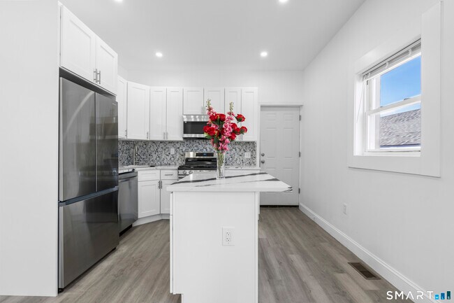 Building Photo - 93 Spring St