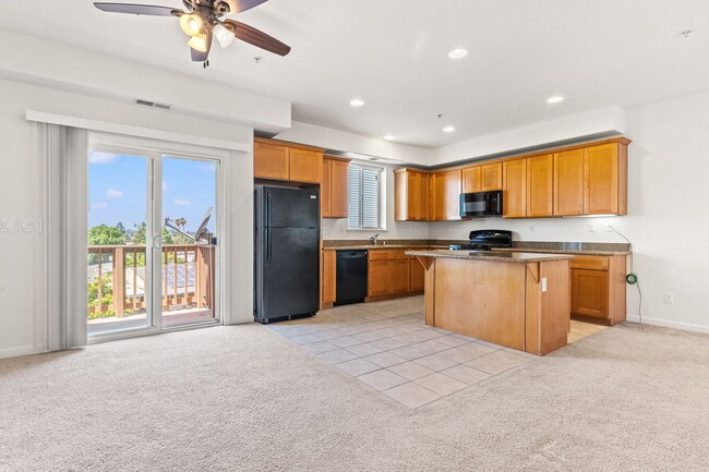 Building Photo - Spacious 2 Bed, 2.5 Bath Townhouse in Gate...