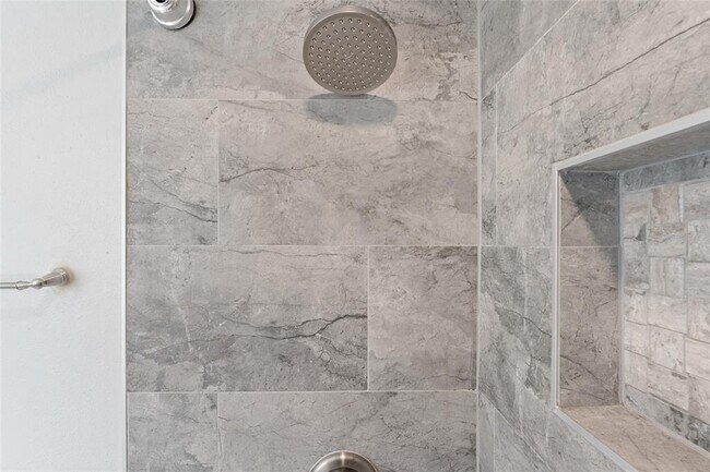 Building Photo - 905 E 22nd Ave.