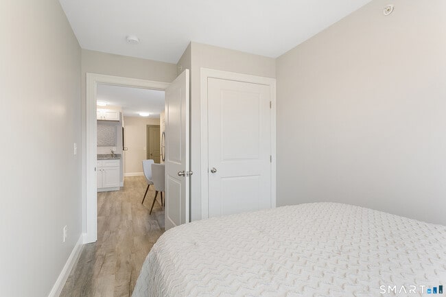 Building Photo - 1645 Black Rock Tpke