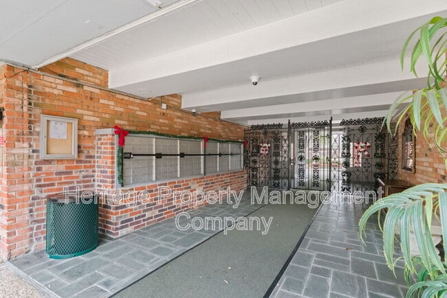 Building Photo - 8401 N New Braunfels Ave