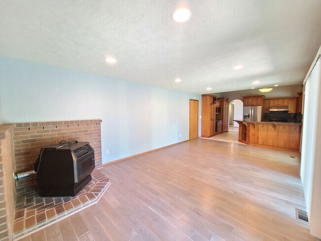 Building Photo - $3,250- 5 Bed / 3 Bath Beautiful Home in Upper South Hill