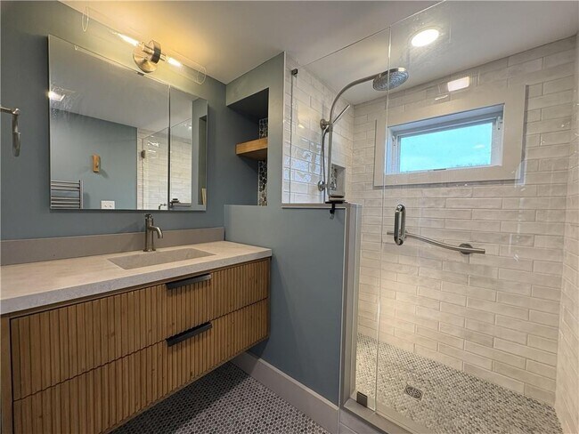 Building Photo - 24 Houston Ave