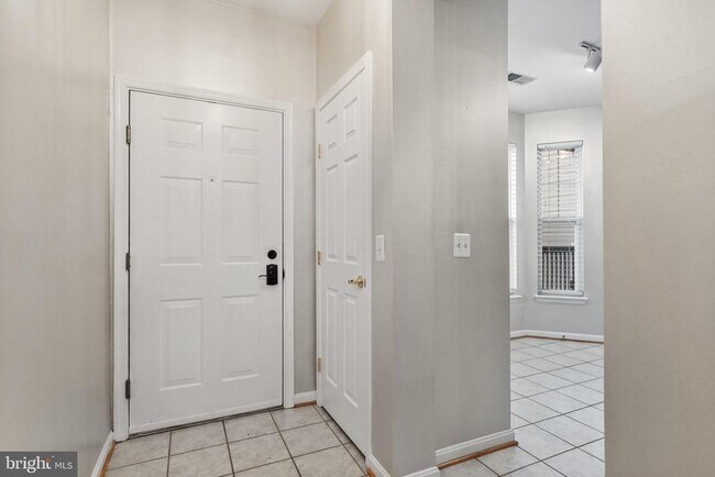 Building Photo - 1024 Leeward Way