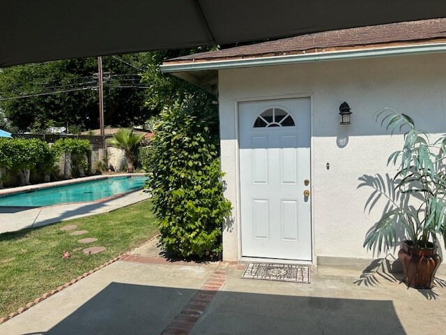 Building Photo - 6614 Noble Ave