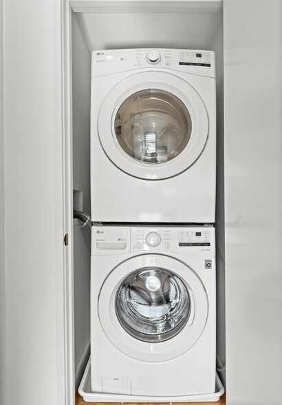 Building Photo - 191 Condor St