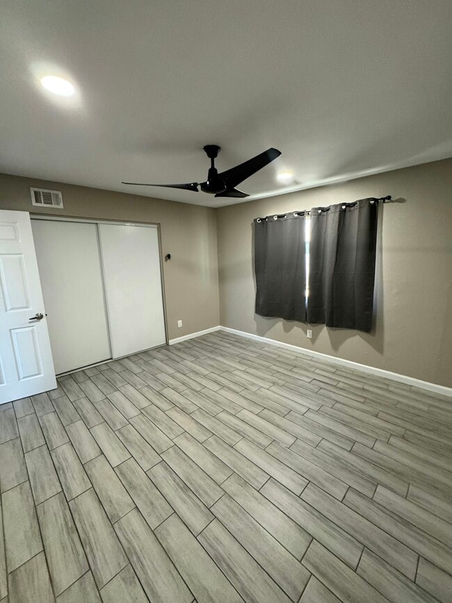 Building Photo - 1013 E Commonwealth Pl