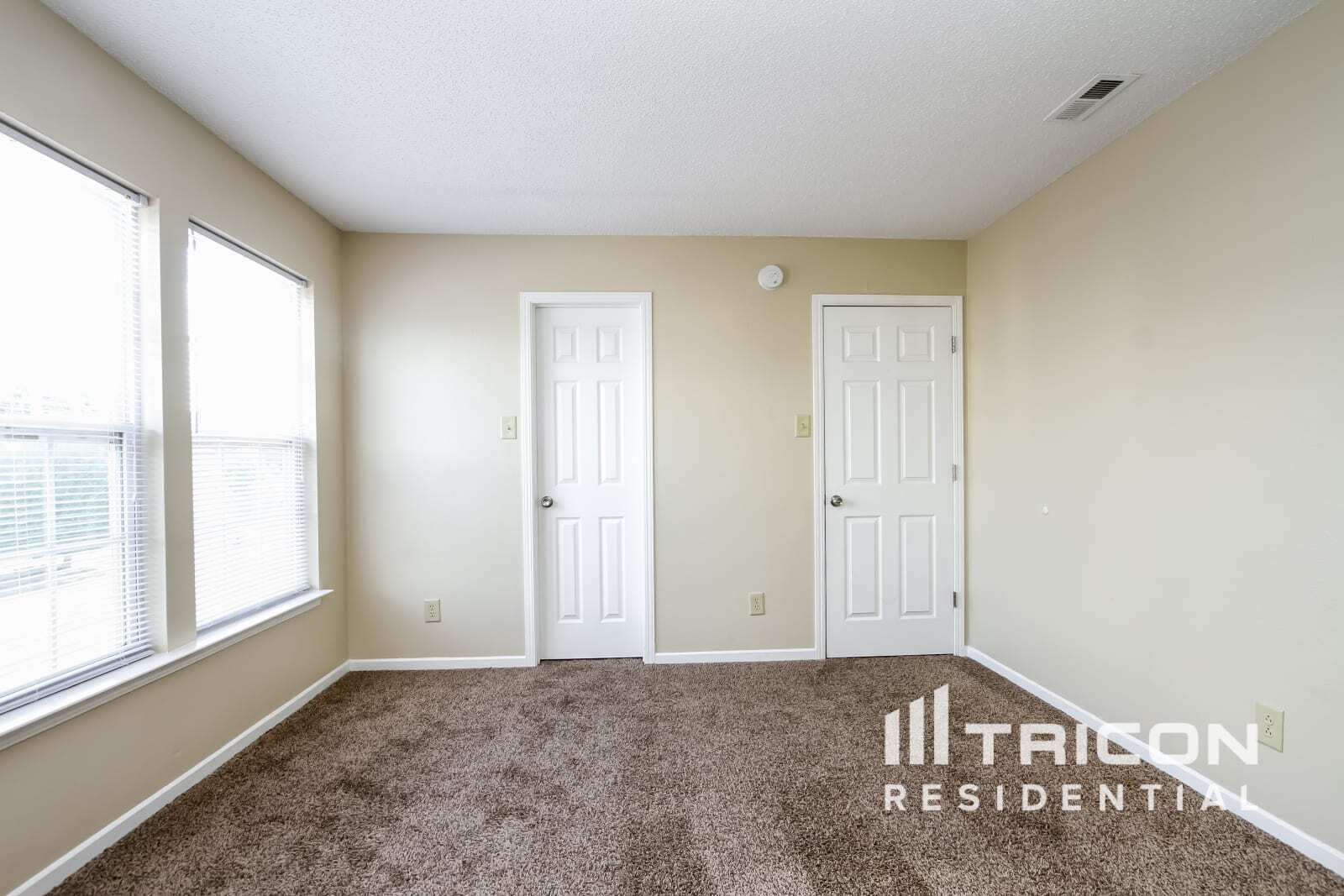 Building Photo - 10770 Parker Dr