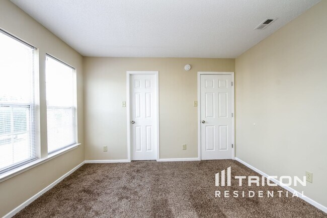Building Photo - 10770 Parker Dr