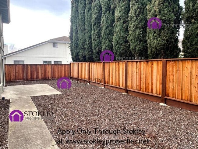 Building Photo - 1633 Lindbergh Dr