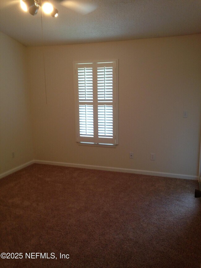 Building Photo - 800 Ironwood Dr