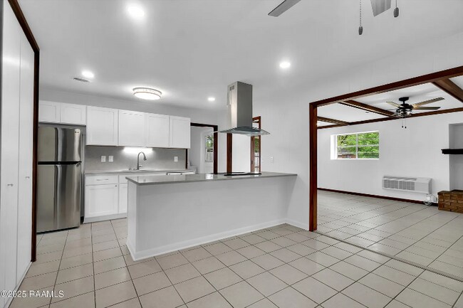 Building Photo - 309 S Wakefield Dr
