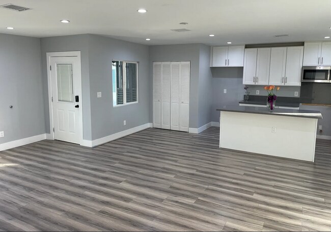 Building Photo - 8148 Garden Grove Ave