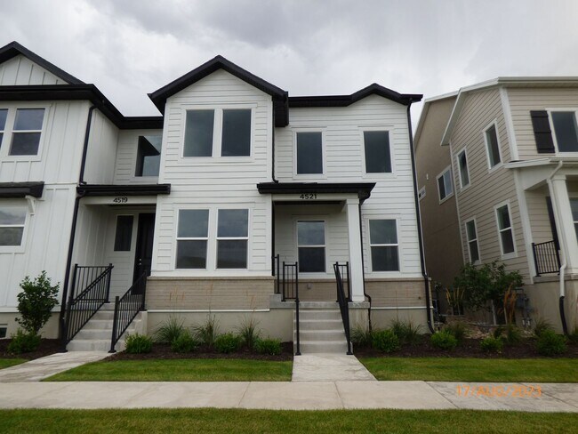 Primary Photo - Newer 3 Bd 2.5 Ba Townhome in Herriman