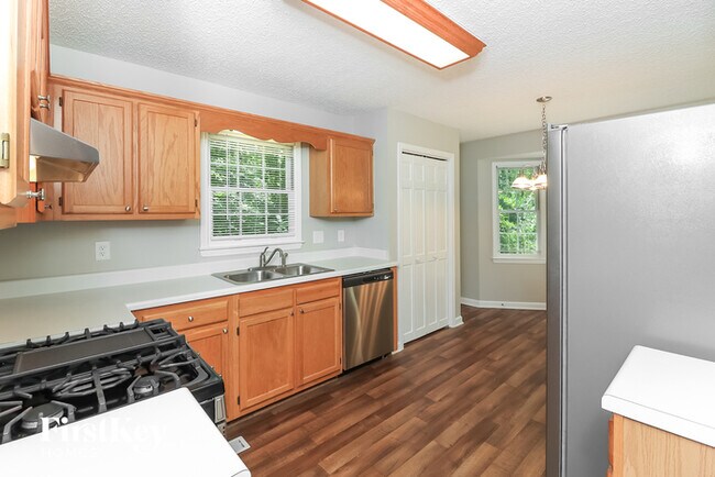 Building Photo - 581 Stratford Dr